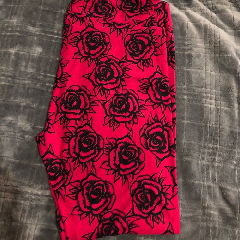 Lularoe Red rose leggings TC2 18-22